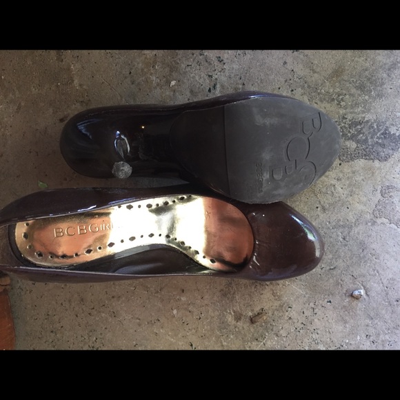 BCBG patent leather pumps- chocolate brown- sz. 6 - Picture 3 of 3